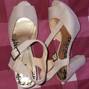 Tan platform